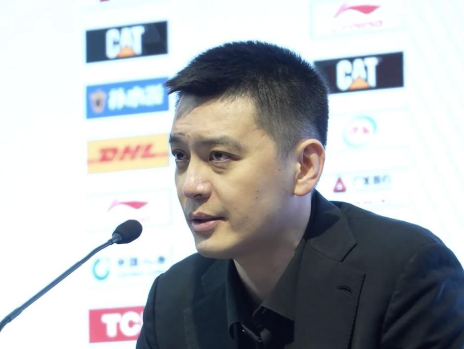 世界杯官方平台-杨鸣：球队现在缺少一个领袖带领大家团结在一起并走出低谷