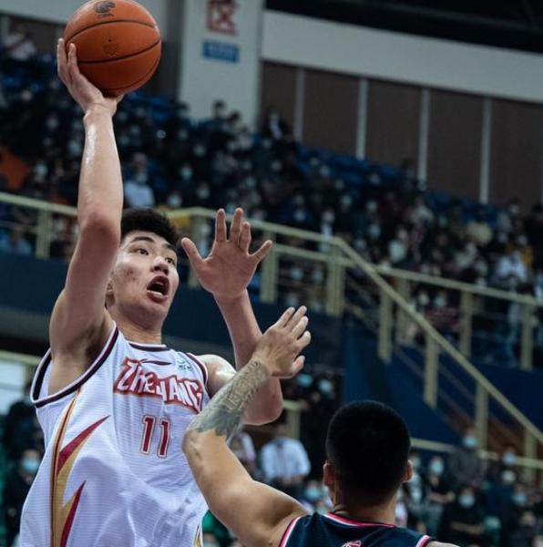 世界杯直播客户端更新-余嘉豪首秀即有惊艳发挥 2021不愧为CBA新秀大年