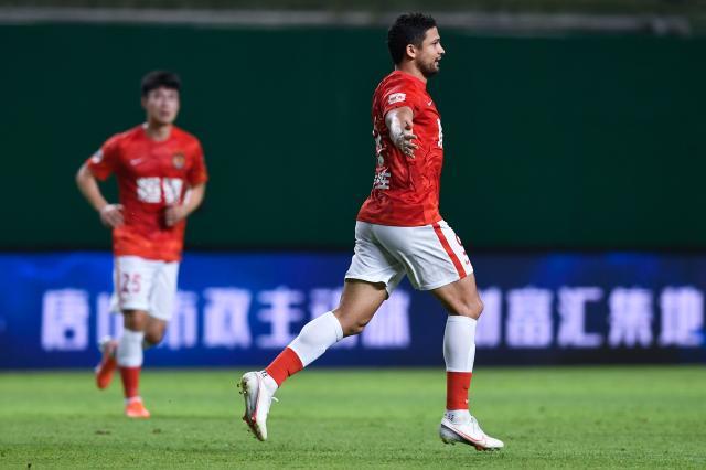 世界杯官方平台-另类戴帽艾克森成德比新主角 离李金羽纪录仅2球