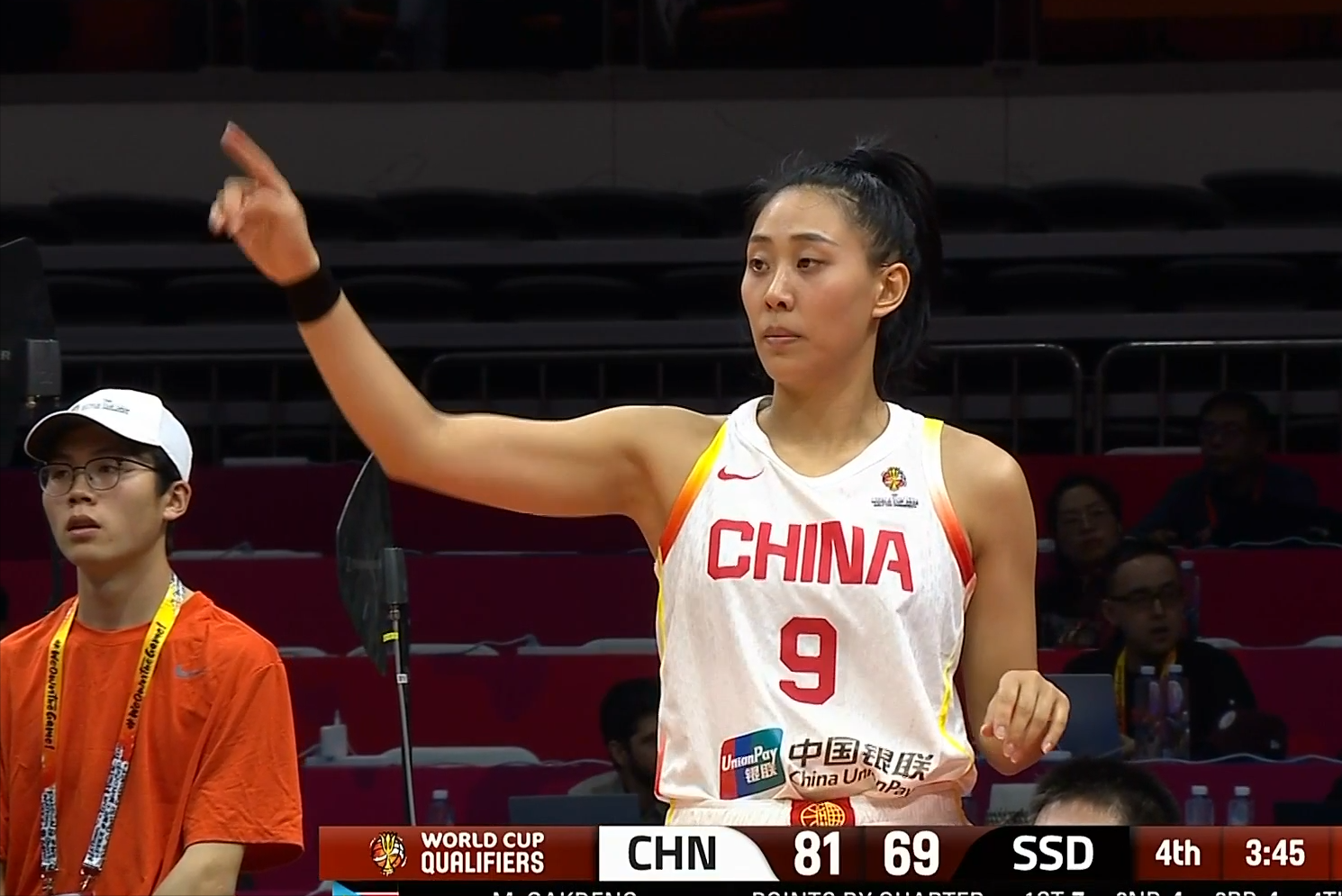 中国女篮：4人表现不佳，末节双塔成隐患，罗欣棫+24效率高